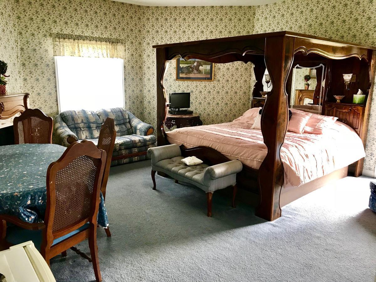 Rabbit Creek Bed & Breakfast 베르사유 외부 사진